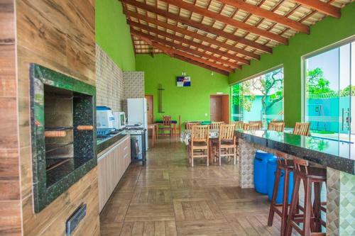 Casa Com 3 Su�tes, Mesa de Sinuca, Piscina Aquecida E Play Ground Para Crian�as