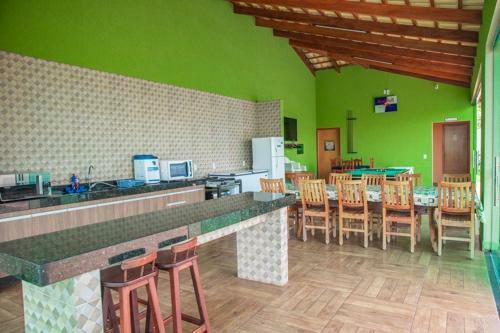 Casa Com 3 Su�tes, Mesa de Sinuca, Piscina Aquecida E Play Ground Para Crian�as