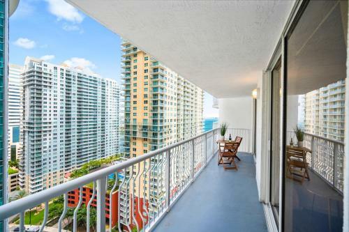 Amazing Condo With Free Parking In Brickell Miami