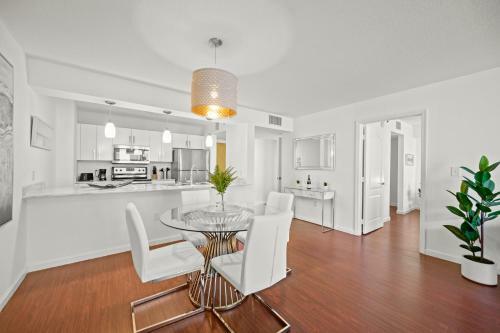 Amazing Condo With Free Parking In Brickell Miami