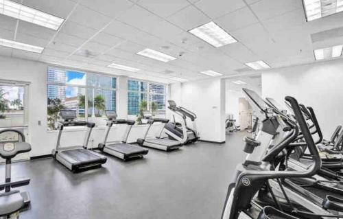 Amazing Condo With Free Parking In Brickell Miami