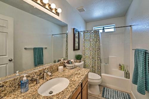 Charming House With Yard About 2 Mi To Lake Havasu!