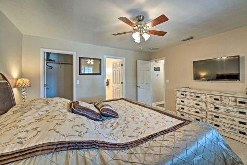 Charming House With Yard About 2 Mi To Lake Havasu!