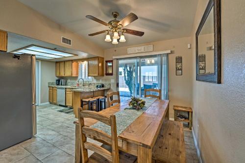Charming House With Yard About 2 Mi To Lake Havasu!