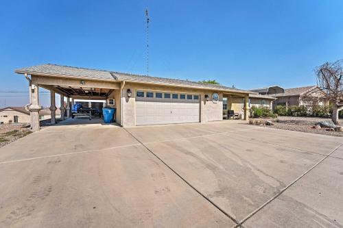 Charming House With Yard About 2 Mi To Lake Havasu!