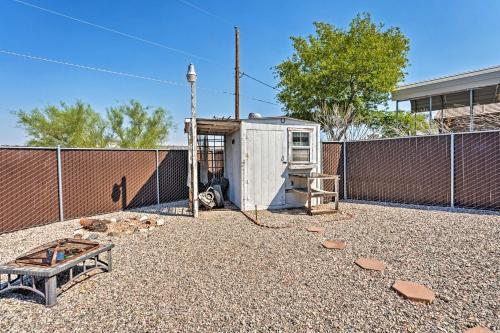 Charming House With Yard About 2 Mi To Lake Havasu!