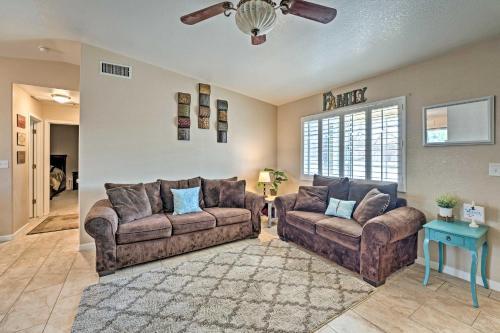 Charming House With Yard About 2 Mi To Lake Havasu!