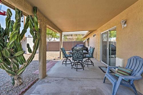 Charming House With Yard About 2 Mi To Lake Havasu!