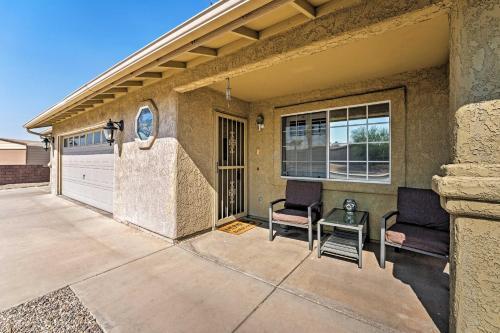 Charming House With Yard About 2 Mi To Lake Havasu!