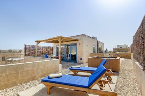 Apartamento Gozo Penthouse With Private Rooftop Jacuzzi, Terrace + Views