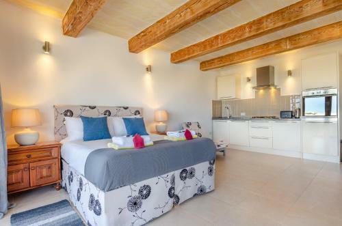Apartamento Gozo Penthouse With Private Rooftop Jacuzzi, Terrace + Views