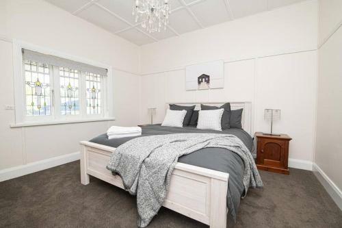 Bindi Cottage, Spacious & Unique, Opposite Pool