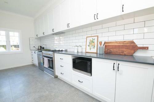 Bindi Cottage, Spacious & Unique, Opposite Pool