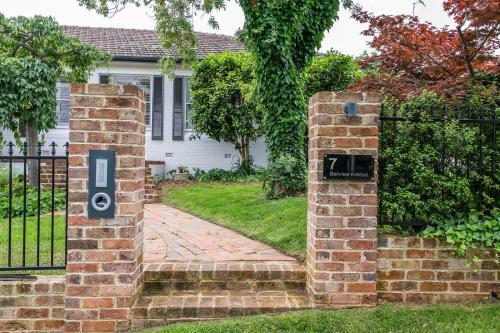 Benview Cottage, 3 Large Living Areas, Sleeps 8, Cbd