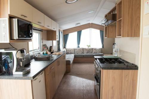 3 Bedroom Caravan -beachcomber Holiday Park In Cleethorpes