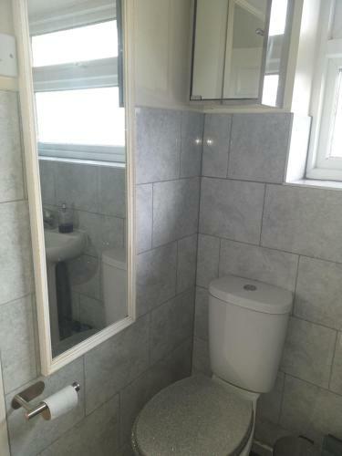Large Double Room With Shared Bathroom