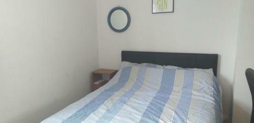 Large Double Room With Shared Bathroom