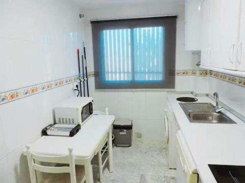 Cozy 2 Bedroom Apartment. Parking Included.