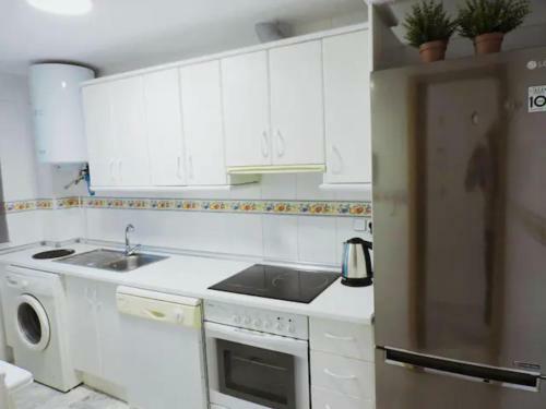 Cozy 2 Bedroom Apartment. Parking Included.