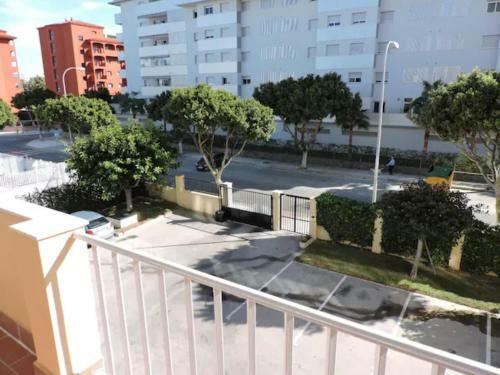 Cozy 2 Bedroom Apartment. Parking Included.