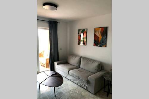 Cozy 2 Bedroom Apartment. Parking Included.