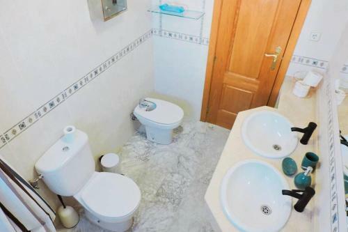 Cozy 2 Bedroom Apartment. Parking Included.