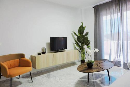 Cozy 2 Bedroom Apartment. Parking Included.