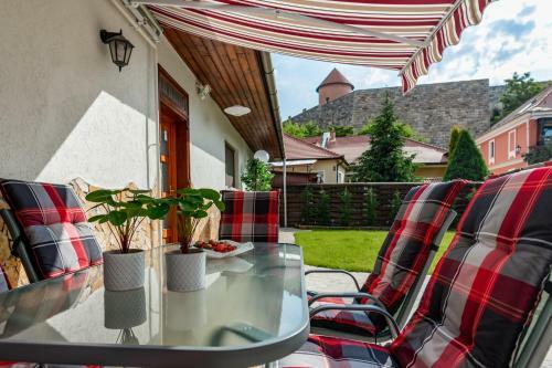 Egri Vit�zek Apartman Provance Lakr�sz