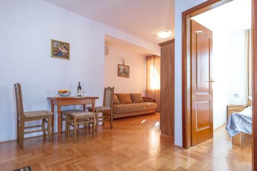 Apartments Elena