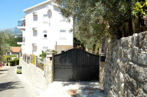 Hostal Apartments Mm