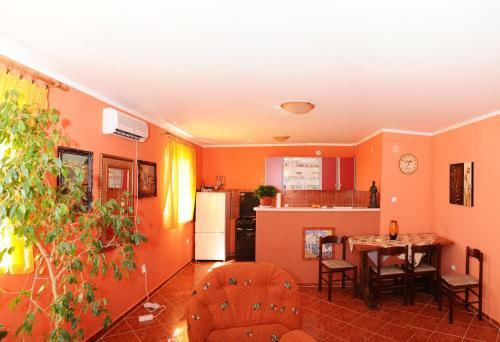 Apartments Trsteno