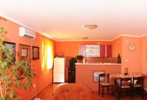 Apartments Trsteno