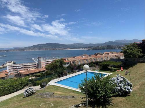 Chalet En Urbanizaci�n Con Piscina