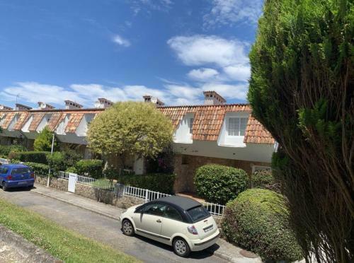 Chalet En Urbanizaci�n Con Piscina