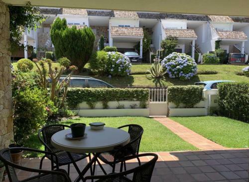 Chalet En Urbanizaci�n Con Piscina