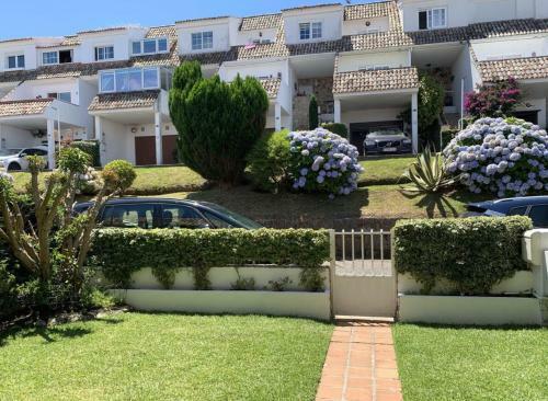 Chalet En Urbanizaci�n Con Piscina