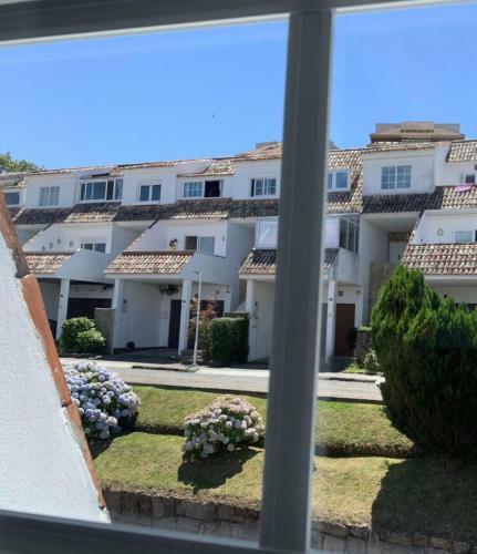Chalet En Urbanizaci�n Con Piscina
