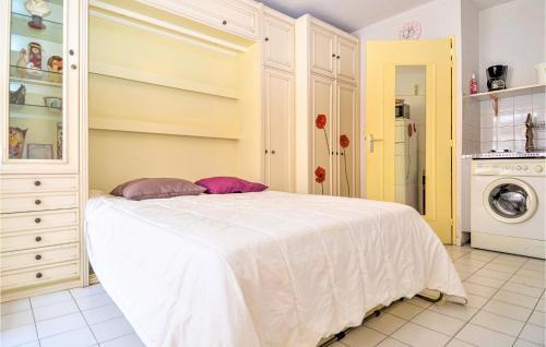 Nice Apartment In Le Grau Du Roi With 1 Bedrooms