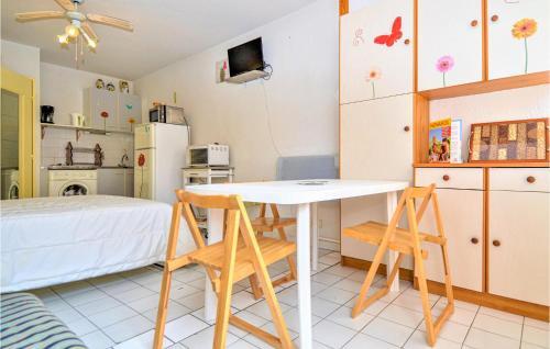 Nice Apartment In Le Grau Du Roi With 1 Bedrooms