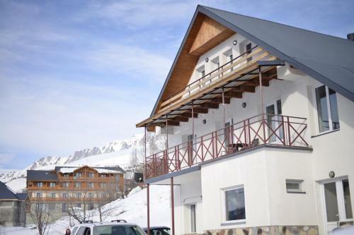 Hostal Entire Rental House-white House Gudauri