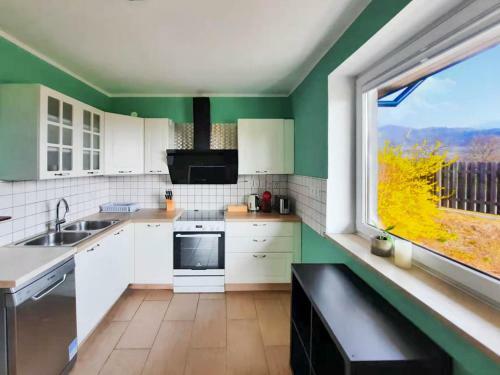 Deerwood-holiday Cozy Apartment With Castle View