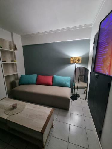 Apartamento Monoambiente Libertad E Independencia, Barrio La Perla