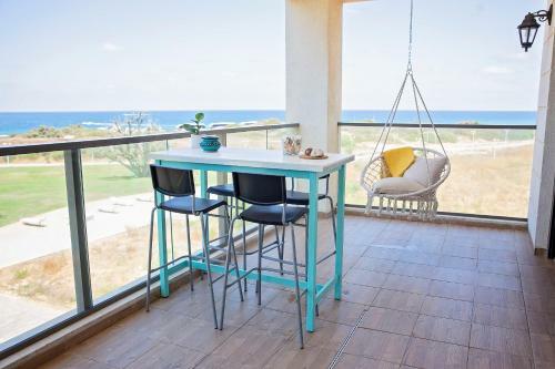 Beach Front 3 Bedroom Apartment With Breathtaking Sea View