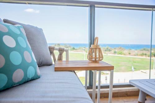 Beach Front 3 Bedroom Apartment With Breathtaking Sea View