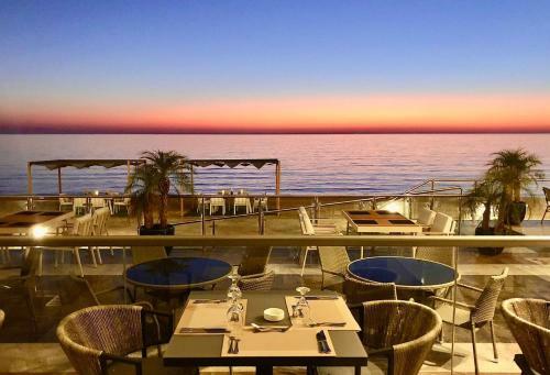 Waves Hotel