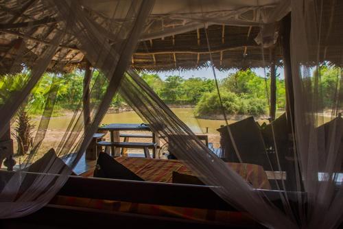 Lodge Cadjan Earth