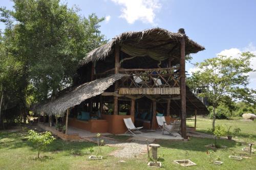 Lodge Cadjan Earth