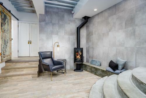 Downtown Contemporary Cove
