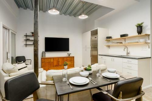 Downtown Contemporary Cove