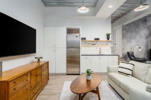 Downtown Contemporary Cove